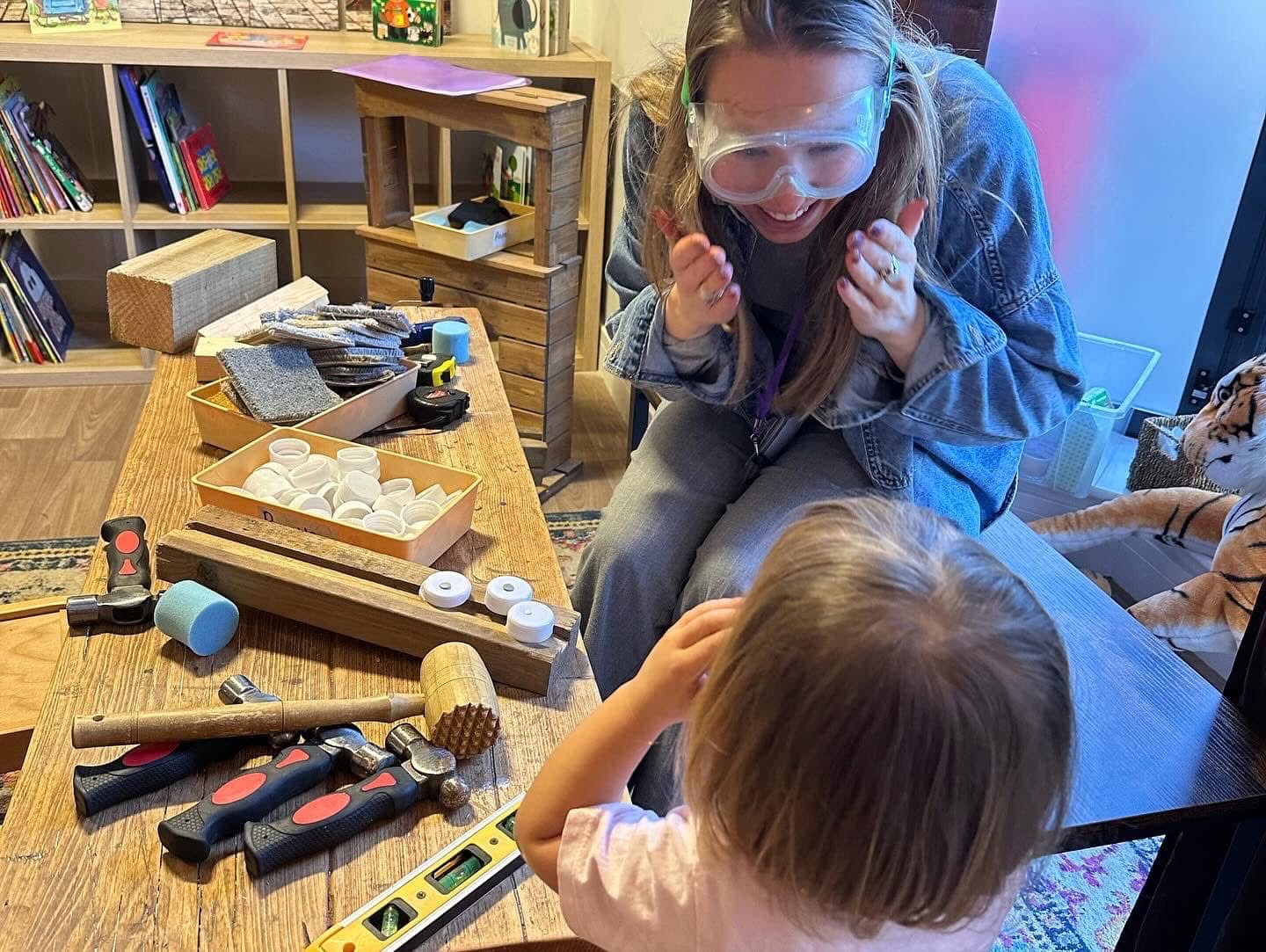 A Wibli Wobli practitioner doing construction play with a child